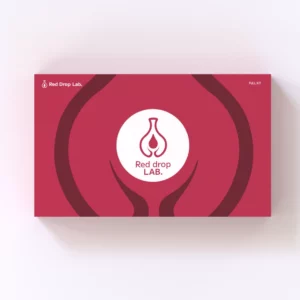 kit du laboratoire de la goutte rouge. Une boîte rouge et rose avec un logo en forme de goutte blanche et le texte "Red Drop Lab" au centre.